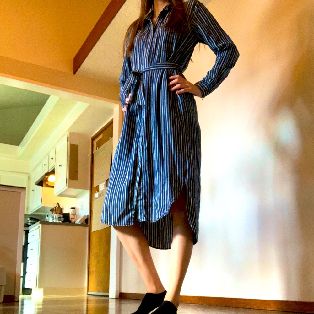 Gap Striped Button up dress w/ Belt, barley used!